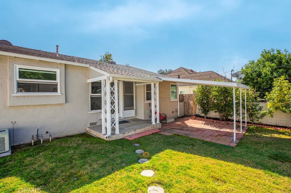 1235 Cleveland Rd, Glendale CA  91202-2005 exterior