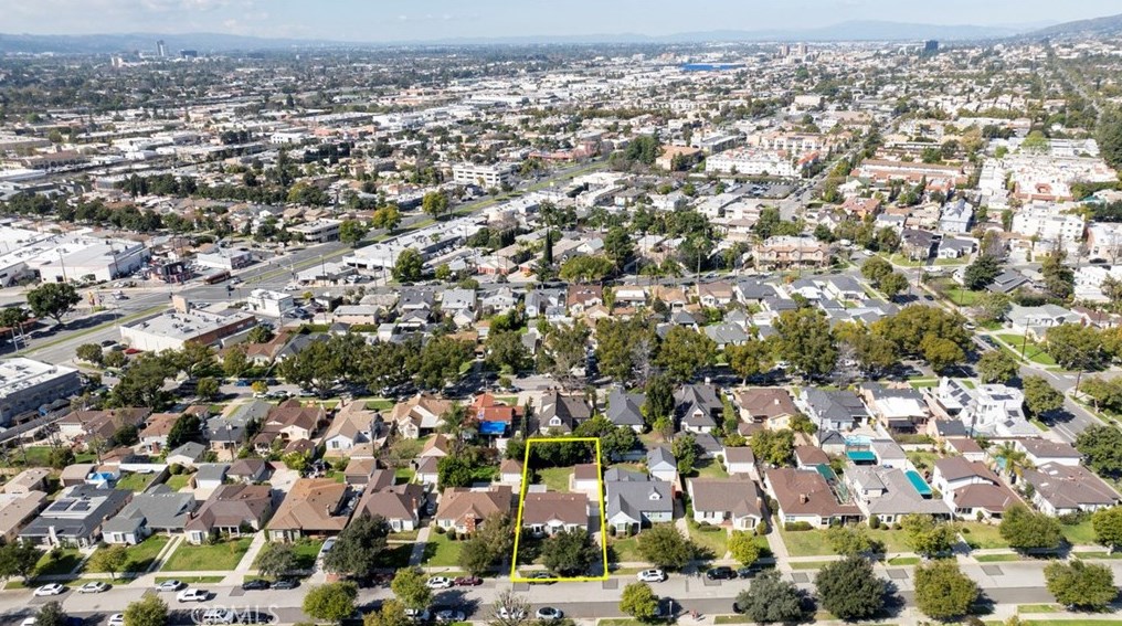 1235 Cleveland Rd, Glendale CA  91202-2005 exterior