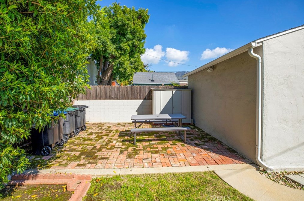 1235 Cleveland Rd, Glendale CA  91202-2005 exterior