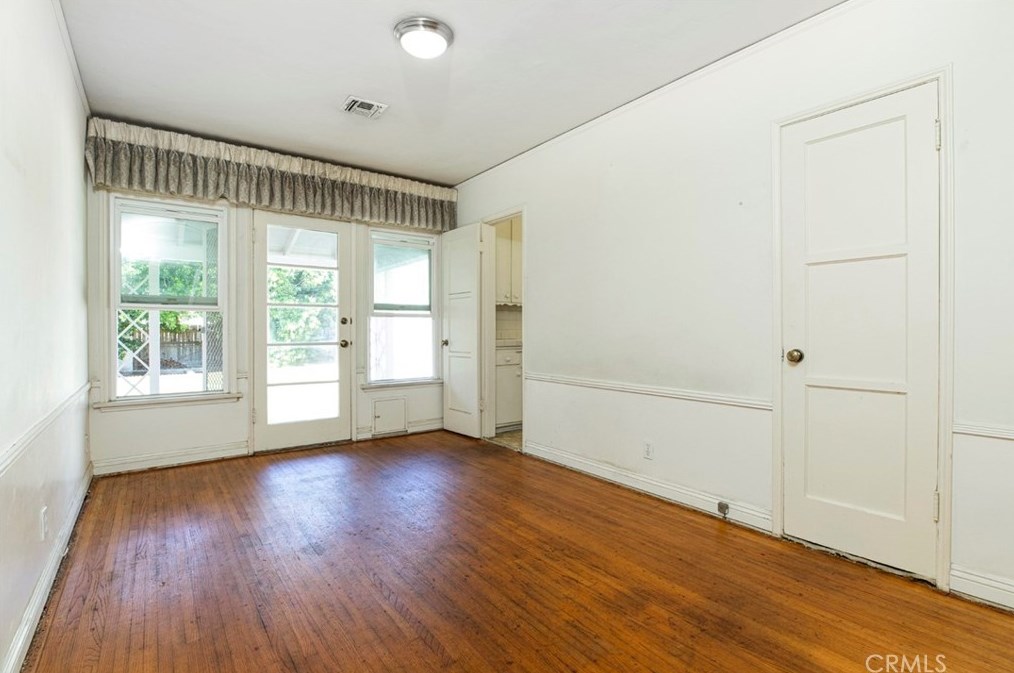 1235 Cleveland Rd, Glendale CA  91202-2005 exterior