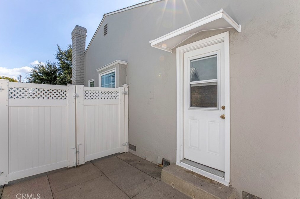 1235 Cleveland Rd, Glendale CA  91202-2005 exterior