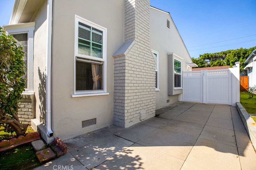 1235 Cleveland Rd, Glendale CA  91202-2005 exterior