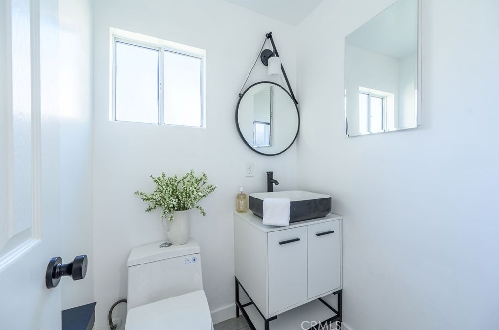 17239 Lemay St, Van Nuys CA  91406-5431 exterior