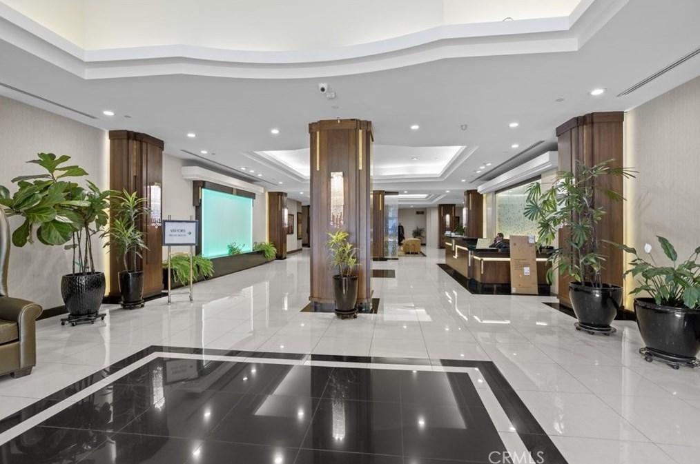 345 Pioneer Dr #805, Glendale, CA 91203