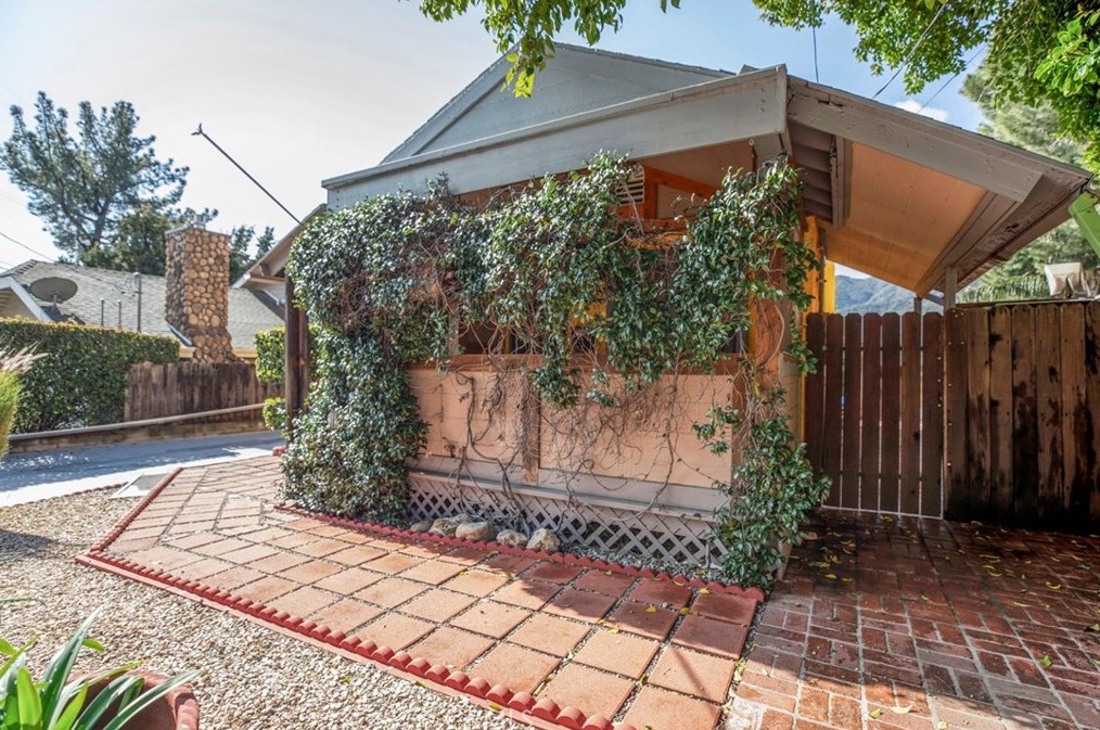 3704 3rd Ave, Glendale, CA 91214-2438