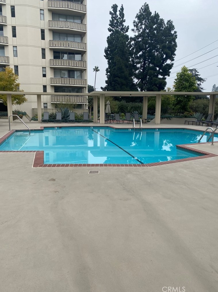 4455 Los Feliz Blvd, Los Angeles CA  90027-2116 exterior