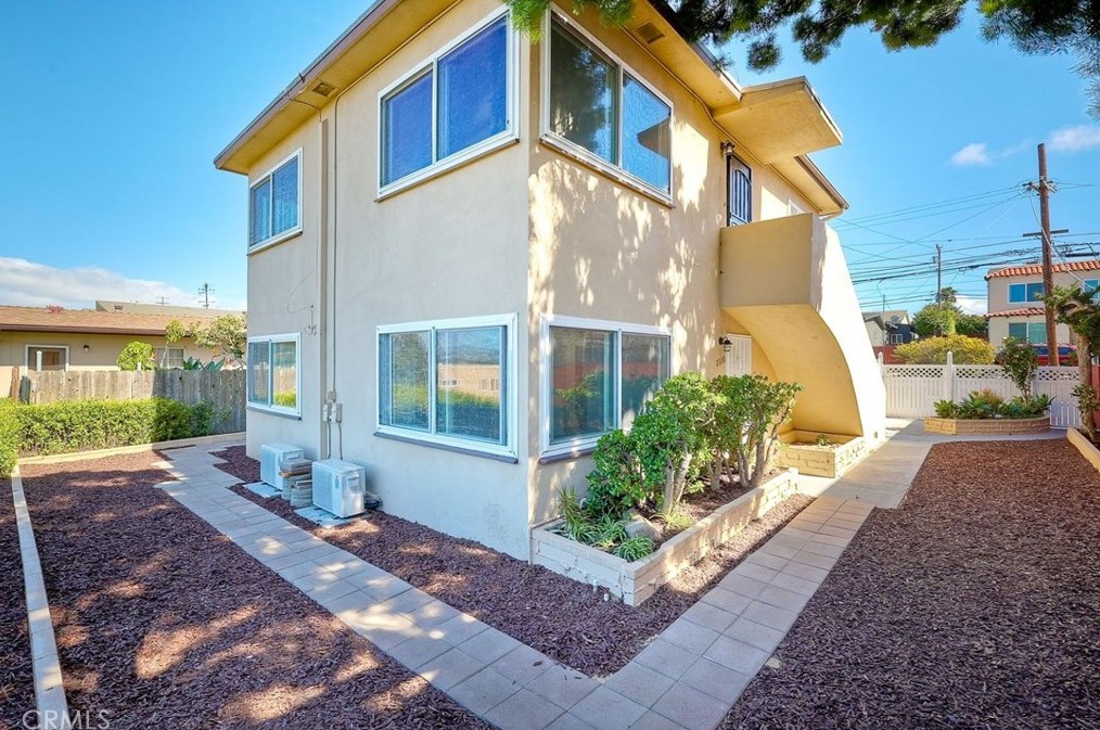 2330 Palermo Dr, San Diego, CA 92106-1219