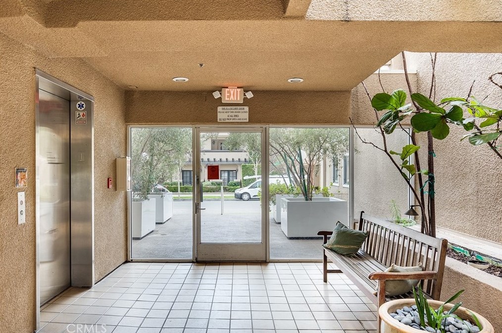 10629 Woodbridge St #108, North Hollywood, CA 91602