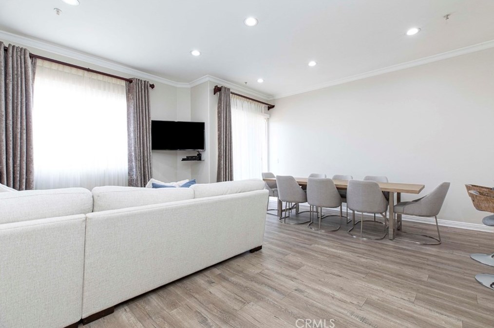 400 Cameron Pl #105, Glendale, CA 91207