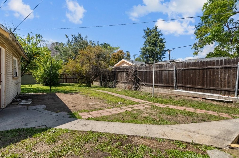 1233 Wesley Ave, Pasadena CA  91104-2640 exterior