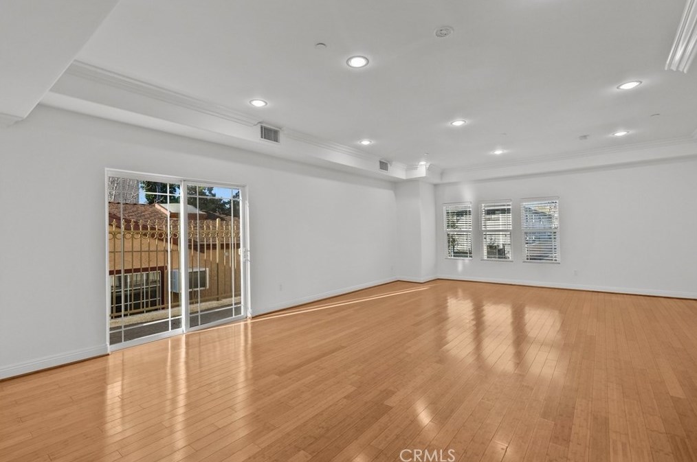 2318 N Fairview St #102, Burbank, CA 91504