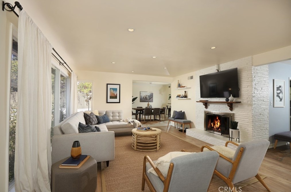 2216 San Gorgonio Rd, La Canada, CA 91011-1351