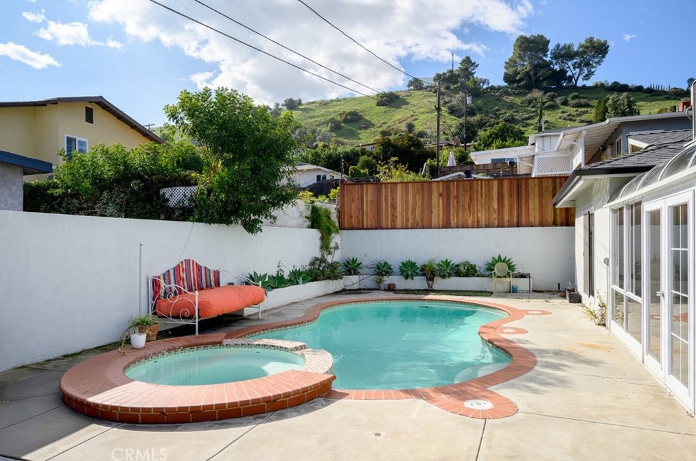 3220 Sagamore Way, Los Angeles, CA 90065-4817