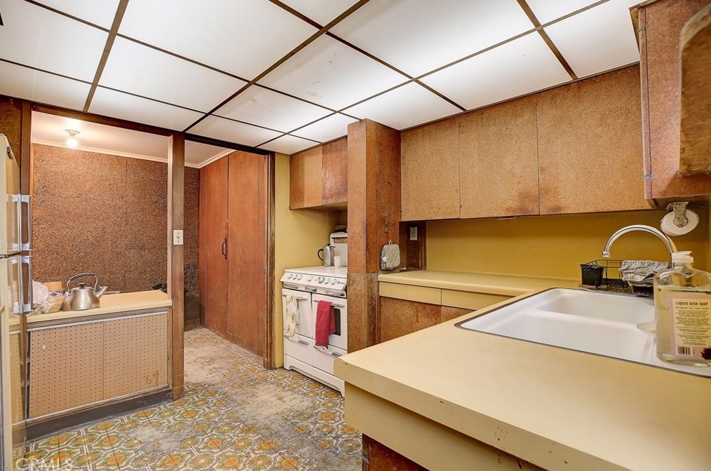 755 Crane Blvd, Los Angeles CA  90065-4038 exterior