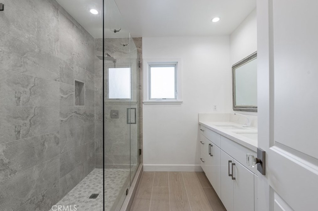 3849 Mayfield Ave, Glendale CA  91214-2312 exterior