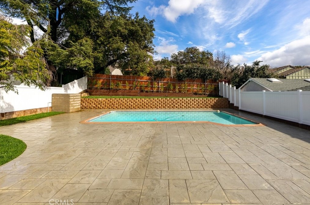 3849 Mayfield Ave, Glendale CA  91214-2312 exterior