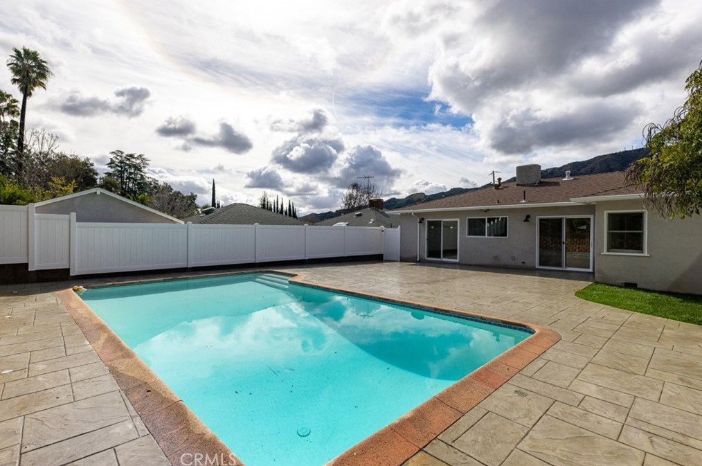 3849 Mayfield Ave, Glendale CA  91214-2312 exterior