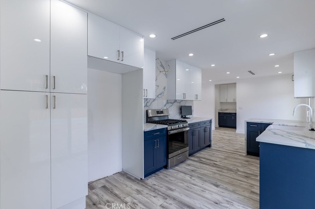 3849 Mayfield Ave, Glendale CA  91214-2312 exterior