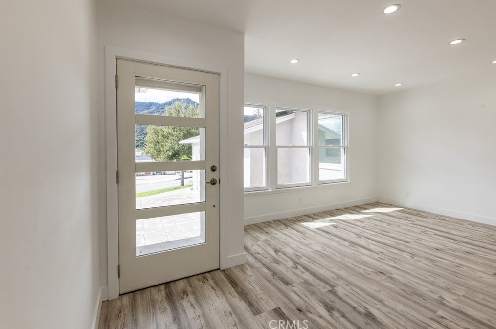 3849 Mayfield Ave, Glendale CA  91214-2312 exterior