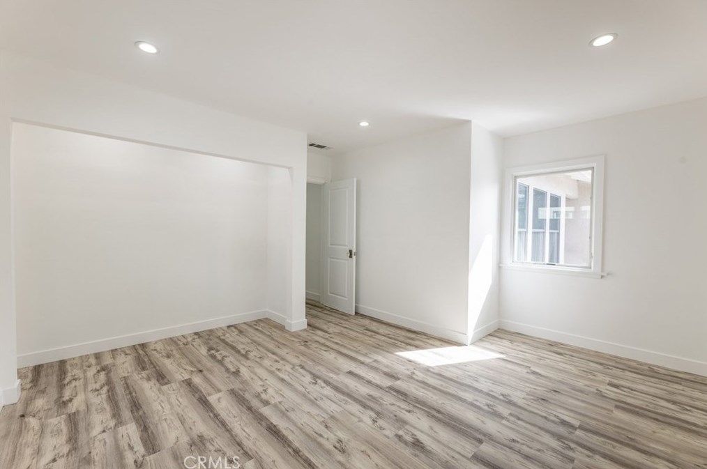 3849 Mayfield Ave, Glendale CA  91214-2312 exterior