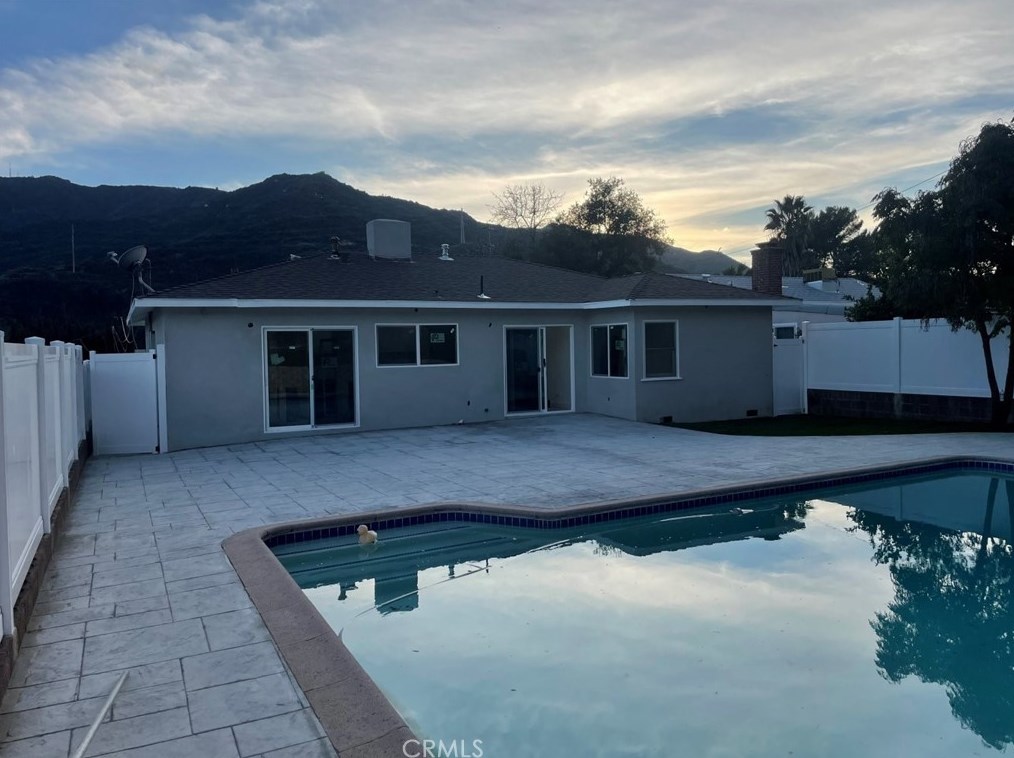 3849 Mayfield Ave, Glendale CA  91214-2312 exterior