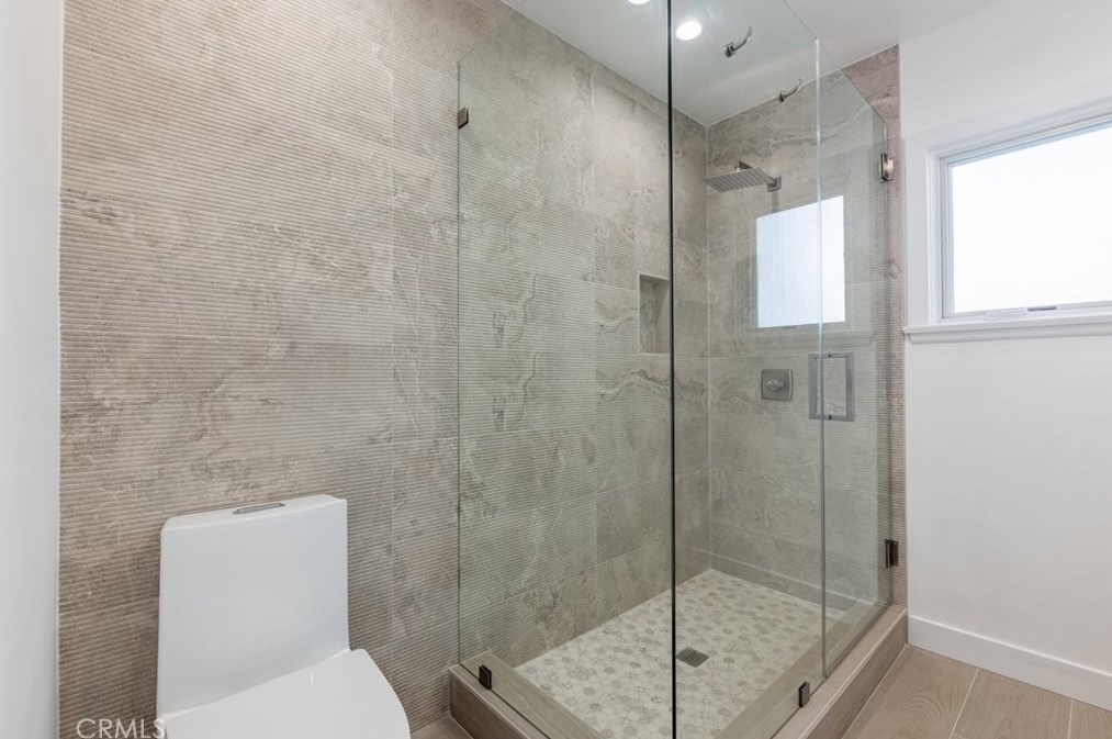 3849 Mayfield Ave, Glendale CA  91214-2312 exterior