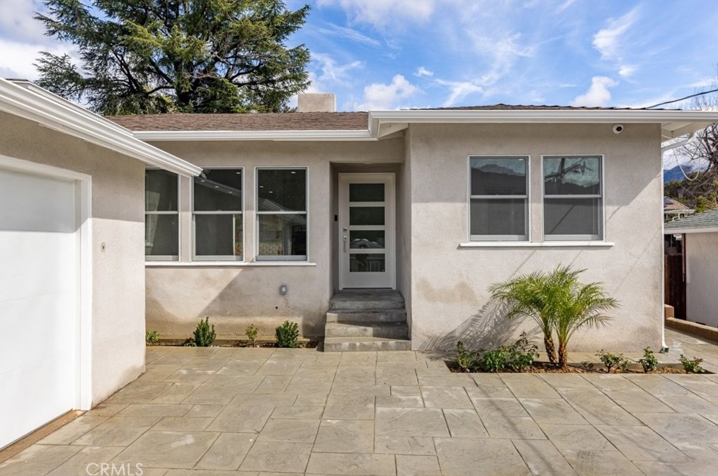 3849 Mayfield Ave, Glendale CA  91214-2312 exterior