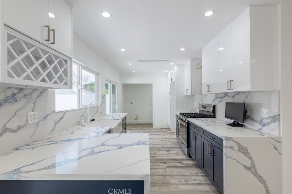 3849 Mayfield Ave, Glendale CA  91214-2312 exterior