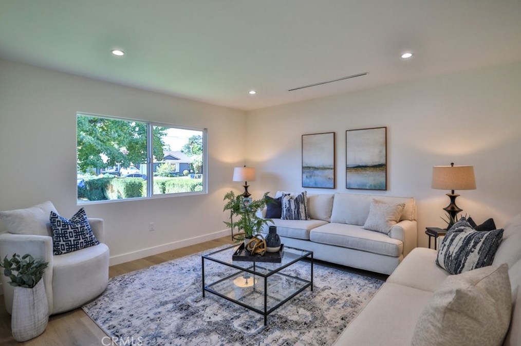 5810 Mammoth Ave, Van Nuys CA  91401-4419 exterior