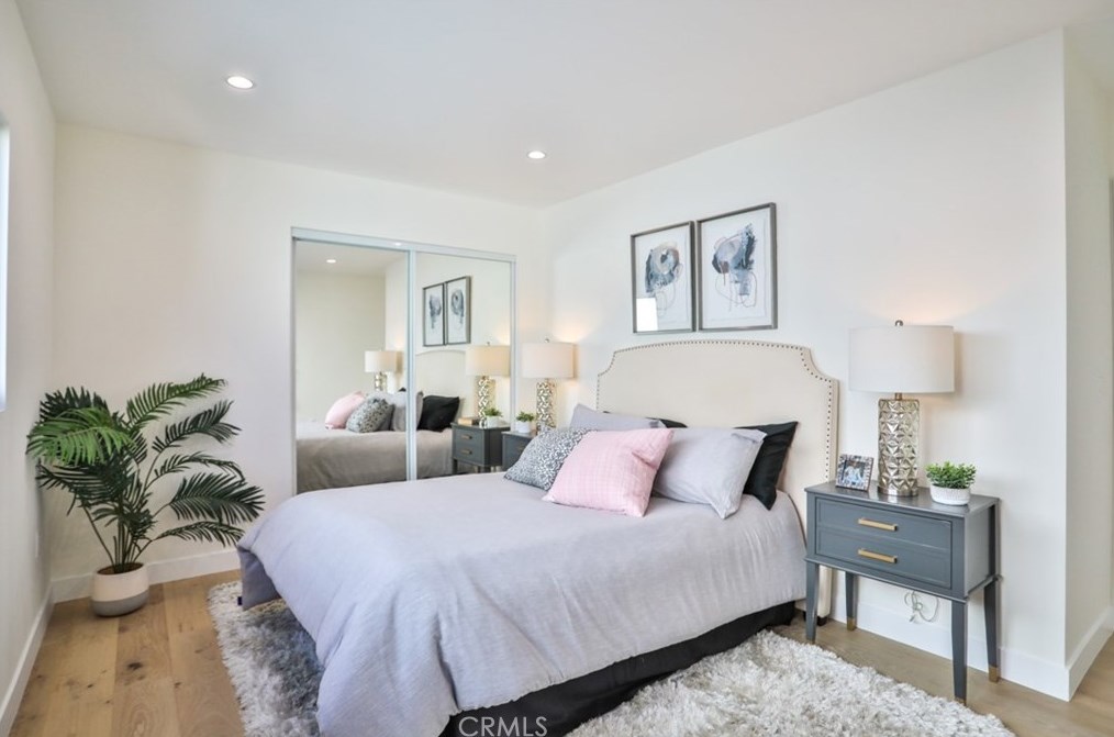 5810 Mammoth Ave, Van Nuys CA  91401-4419 exterior