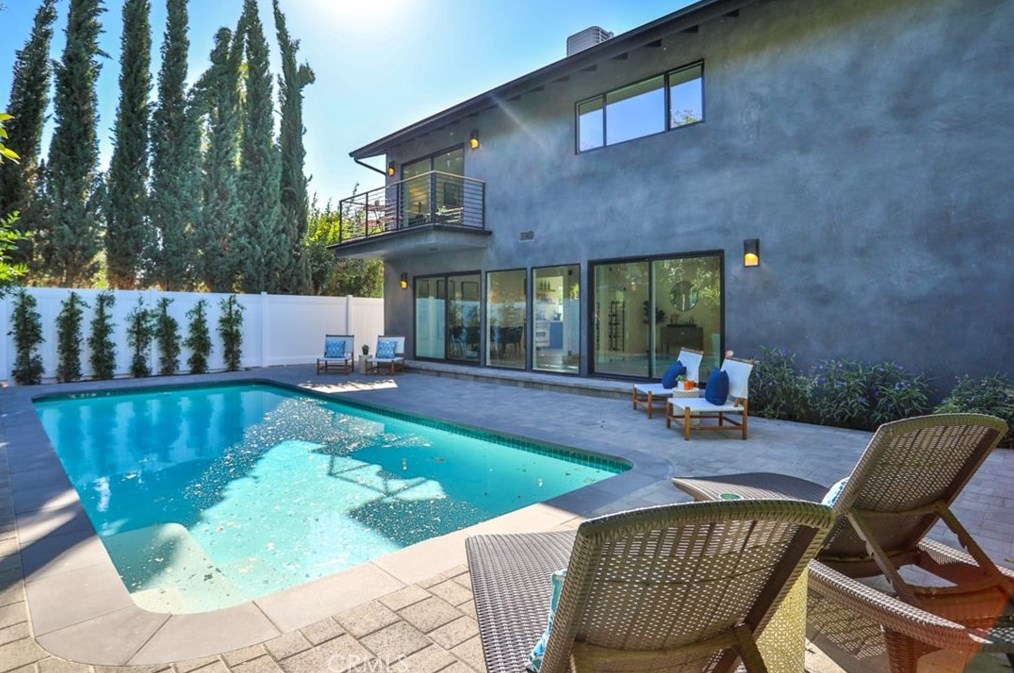 5810 Mammoth Ave, Van Nuys CA  91401-4419 exterior