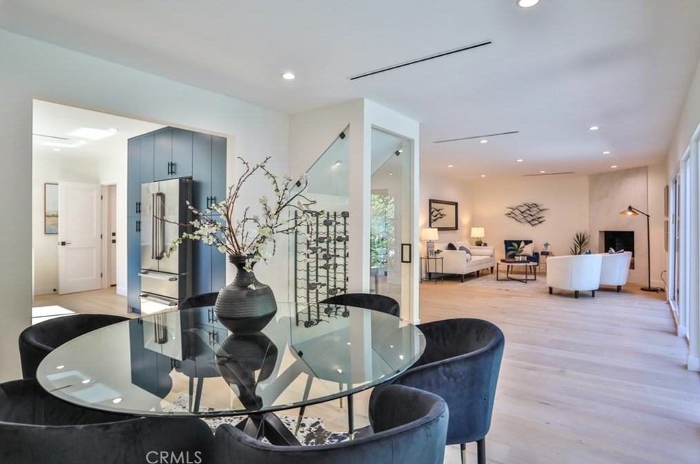5810 Mammoth Ave, Van Nuys CA  91401-4419 exterior