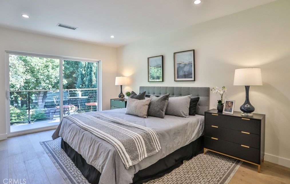 5810 Mammoth Ave, Van Nuys CA  91401-4419 exterior