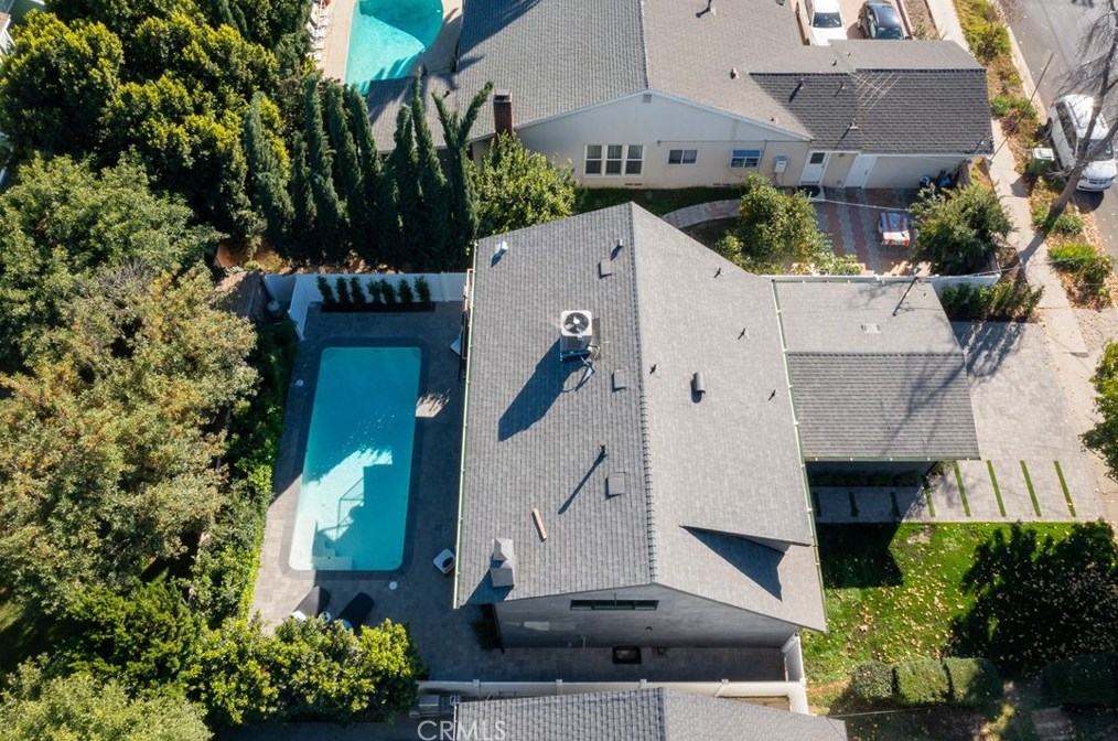 5810 Mammoth Ave, Van Nuys CA  91401-4419 exterior