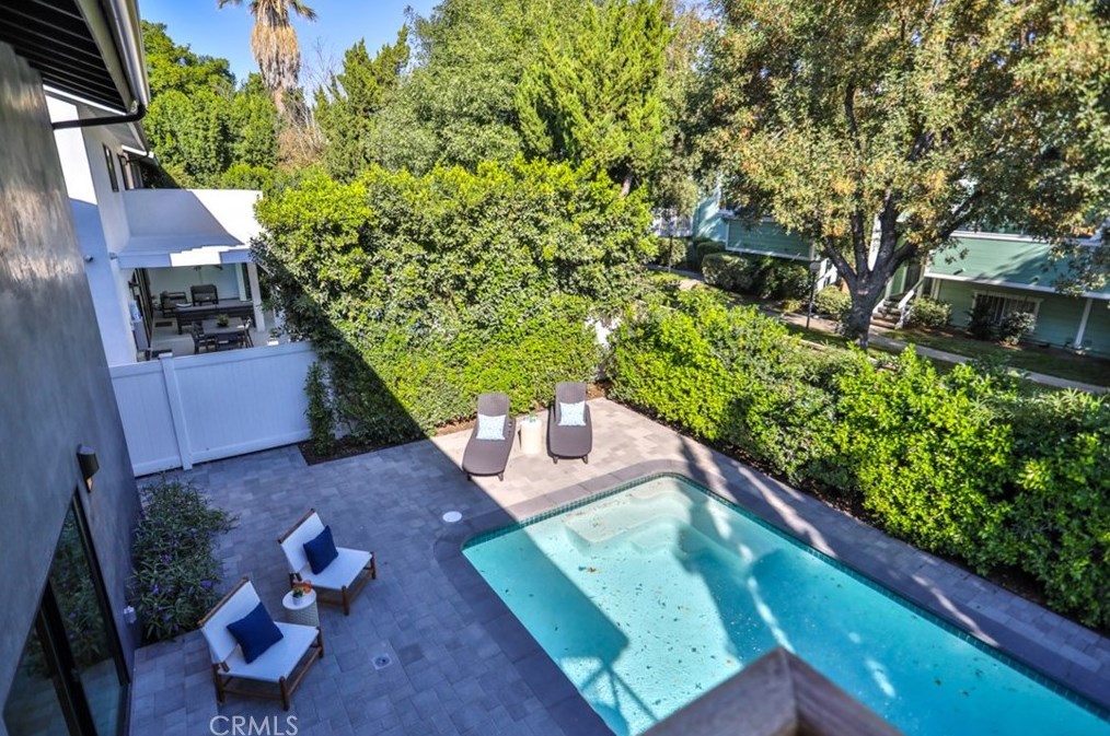 5810 Mammoth Ave, Van Nuys CA  91401-4419 exterior