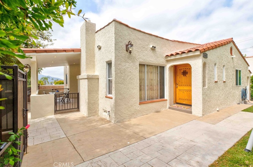 1800 W Kenneth Rd, Glendale, CA 91201