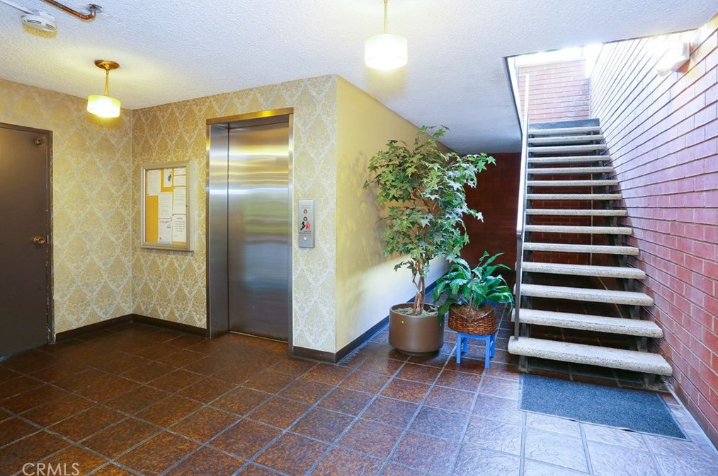 125 Mountain St, Glendale CA  91202-1911 exterior