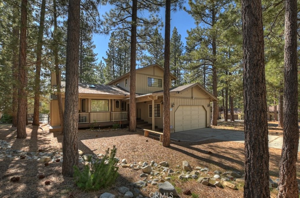 423 Pineview Dr, Big Bear City, CA 92314-9113