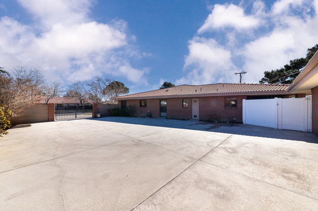 44745 Lowtree Ave, Lancaster CA  exterior