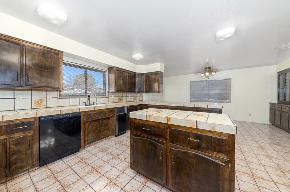 44745 Lowtree Ave, Lancaster CA  exterior