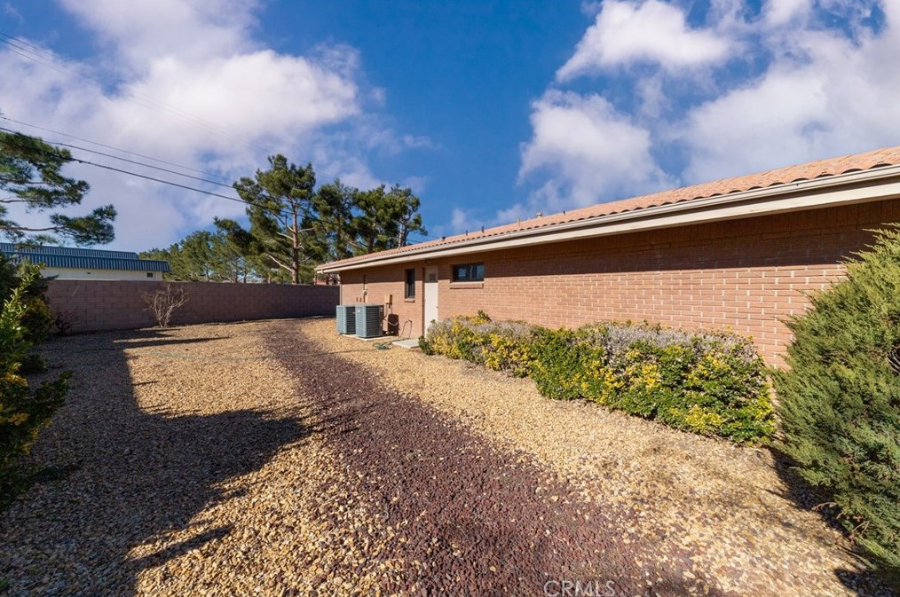 44745 Lowtree Ave, Lancaster CA  exterior