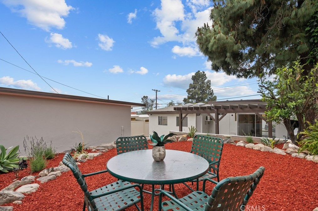 3355 Alabama St, Glendale CA 91214-1214 exterior