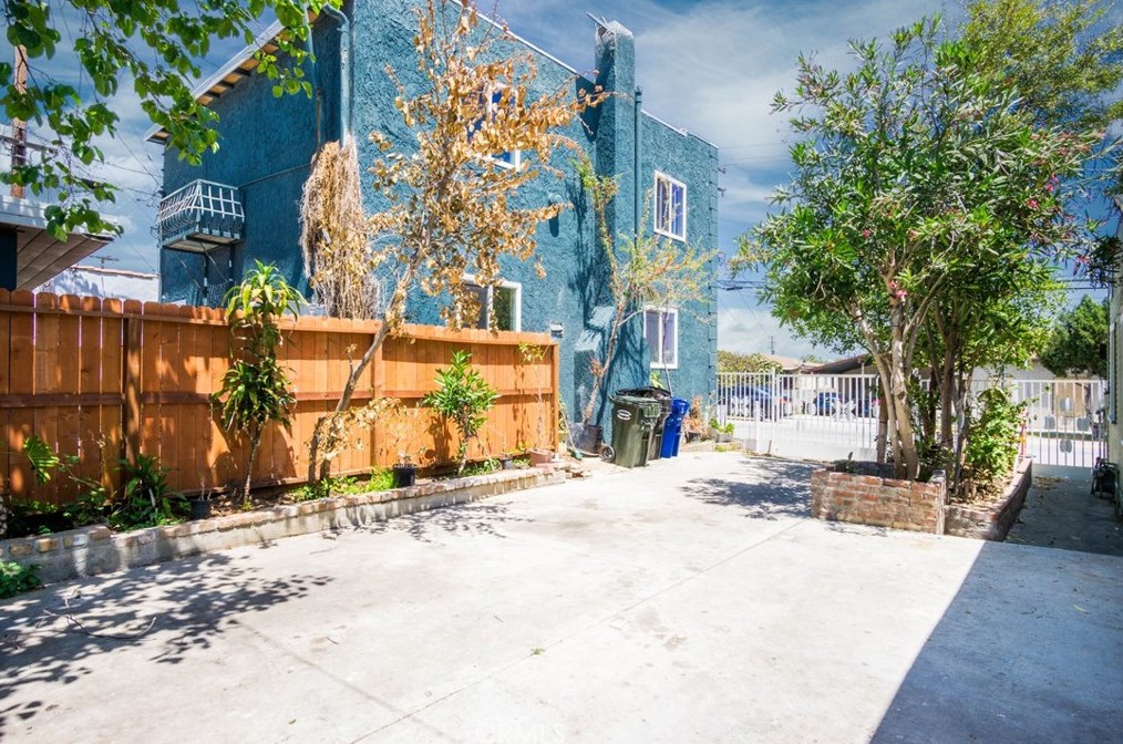 927 Hazard Ave, Los Angeles CA  90063-1253 exterior