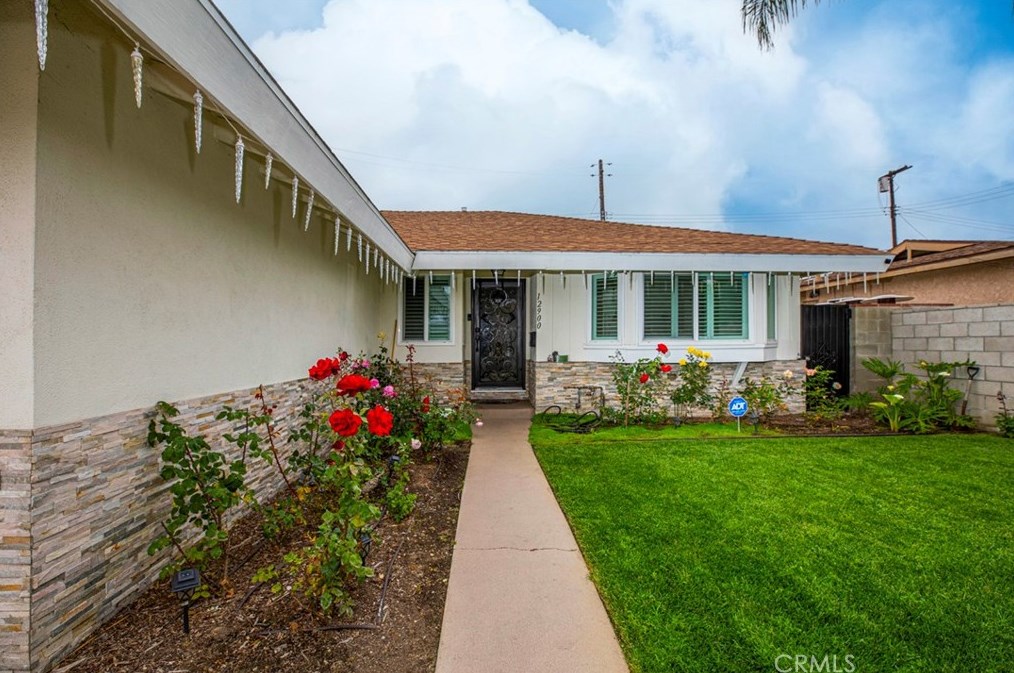12900 Lull St, North Hollywood, CA 91605-1922