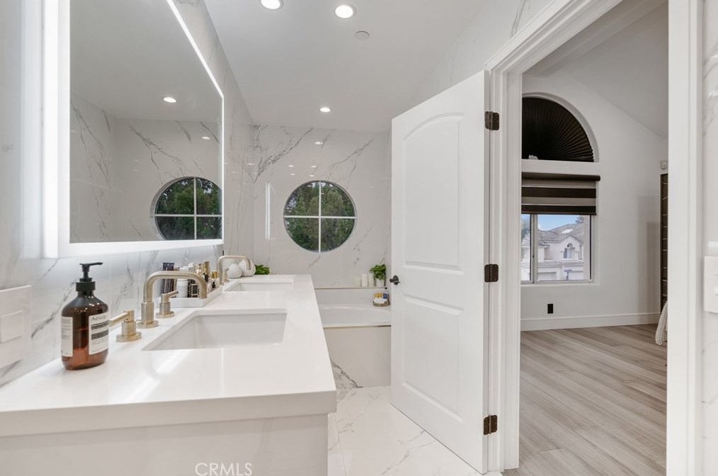 1905 Caminito De La Valle, Glendale CA 91208-3048 exterior