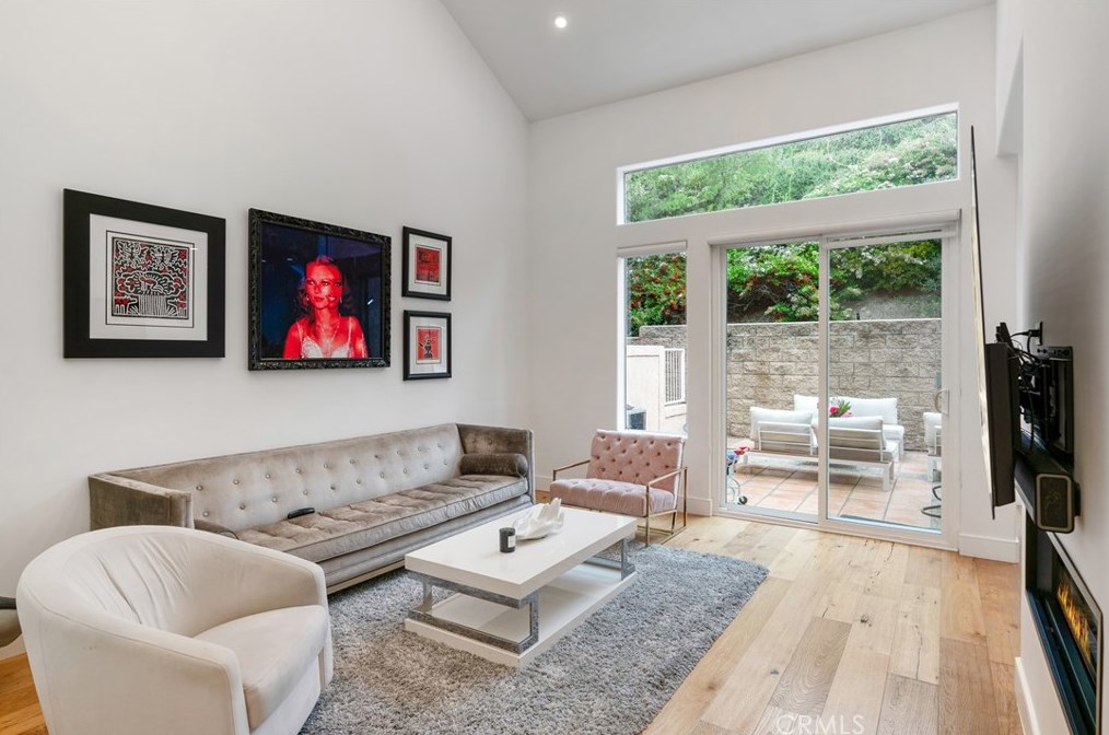 1905 Caminito De La Valle, Glendale CA 91208-3048 exterior