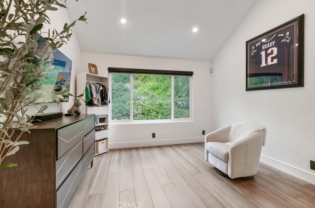 1905 Caminito De La Valle, Glendale CA 91208-3048 exterior