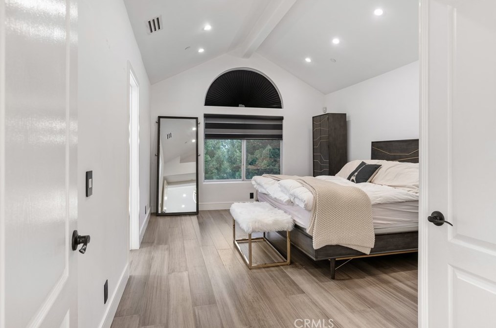 1905 Caminito De La Valle, Glendale CA 91208-3048 exterior