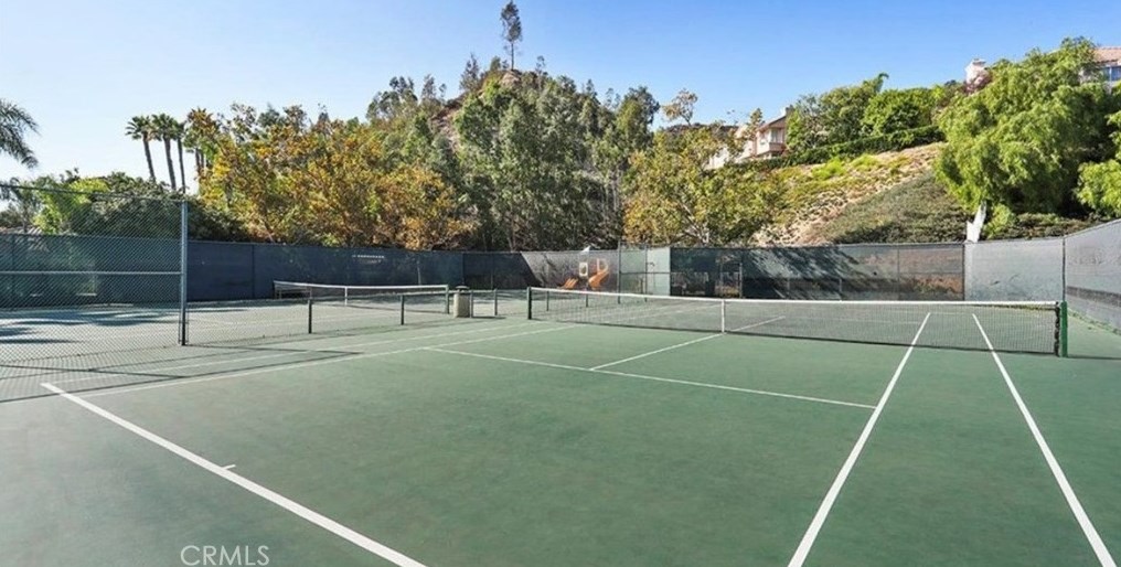 1905 Caminito De La Valle, Glendale CA 91208-3048 exterior