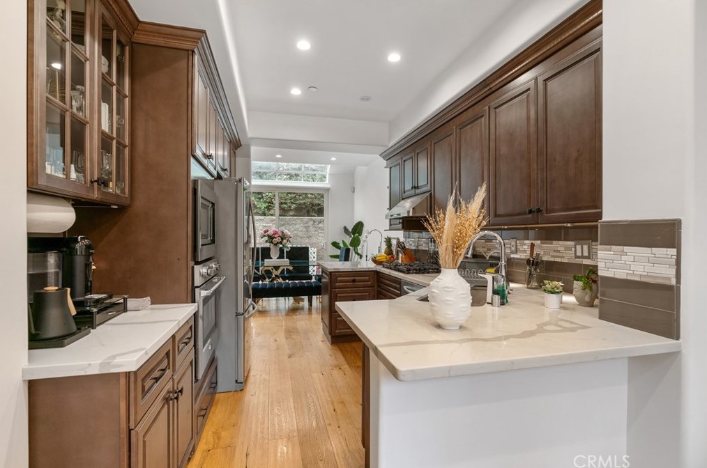 1905 Caminito De La Valle, Glendale CA 91208-3048 exterior